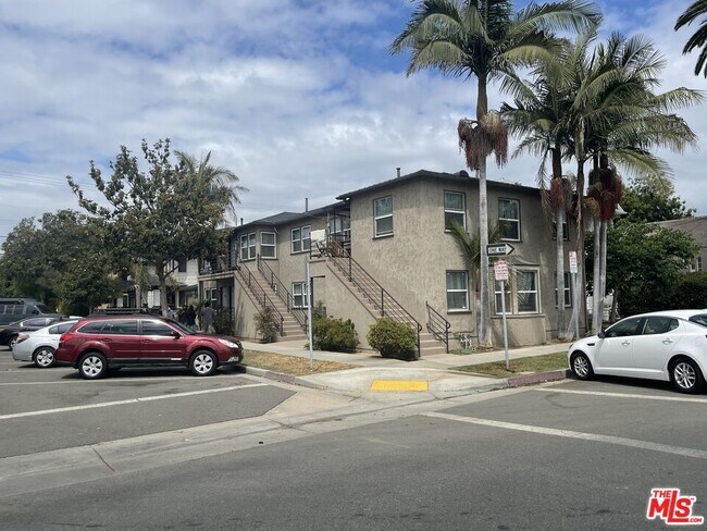 Building Photo - 102 Gaviota Ave