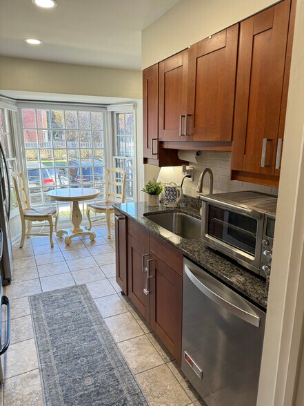 Building Photo - 1220 Brunswick Ct