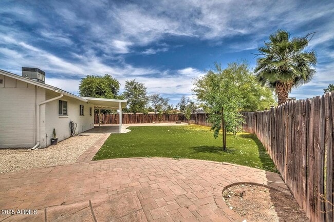 Building Photo - 230 N Birch Ct
