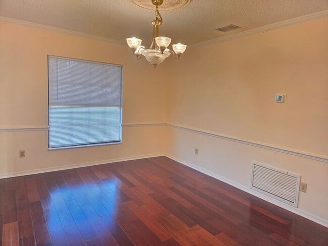 Building Photo - Rare 5BR Home for Rent in Mills 50 – Across from Lake Estelle