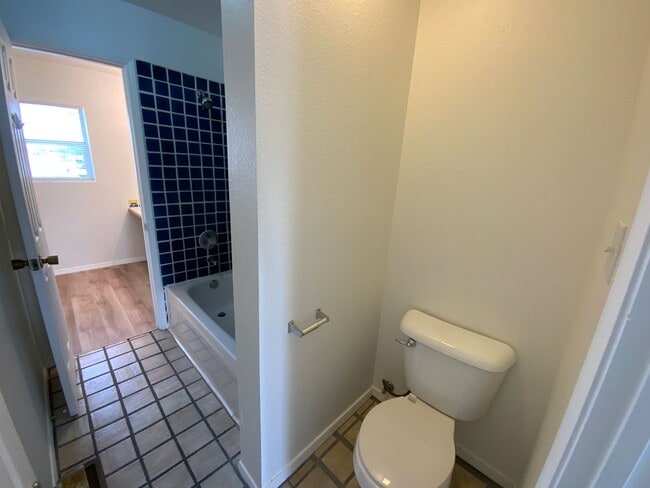 Building Photo - 3 Bedroom Townhome Available Near Albuquer...