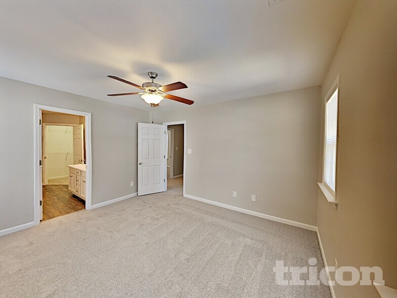 Building Photo - 2809 Erinridge Rd
