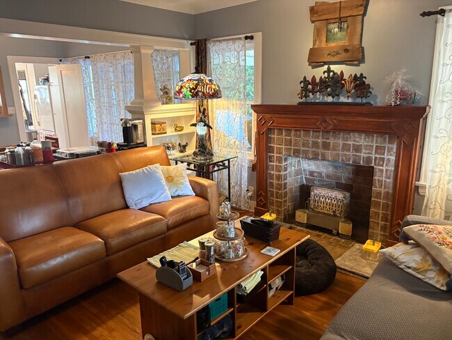 Building Photo - 839 N Orange Dr