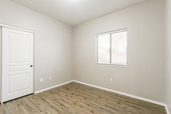 Building Photo - 12890 N Carpas Ct