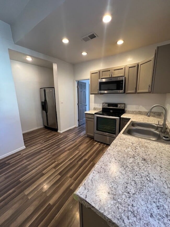 Building Photo - Can’t get any closer to Downtown Albuquerque, two bedroom one bath duplex