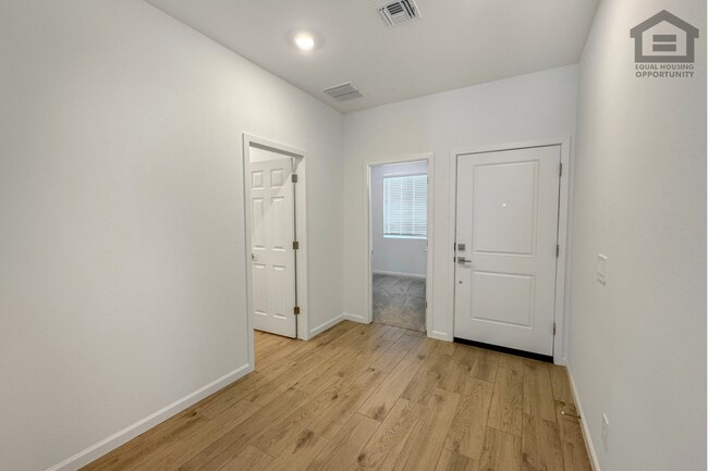 Building Photo - 18236 Avenida del Sol W