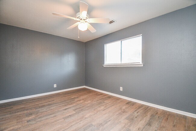 Building Photo - 7310 Ridge Oak Dr