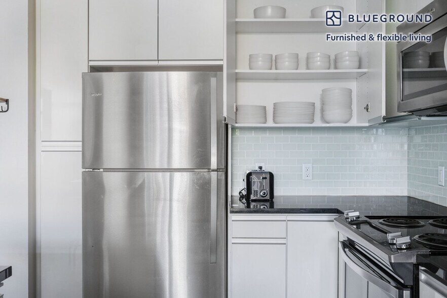 Building Photo - 690 Long Bridge St