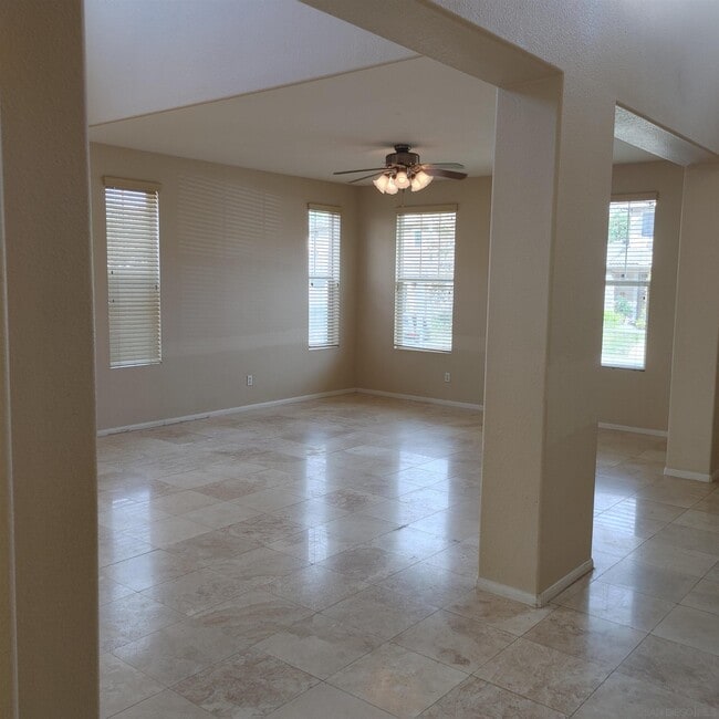 Building Photo - 382 Edgewater Dr