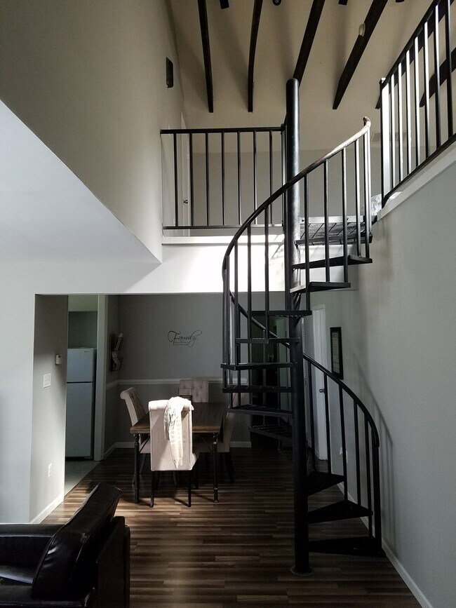 Building Photo - 16 Aldeberan Court