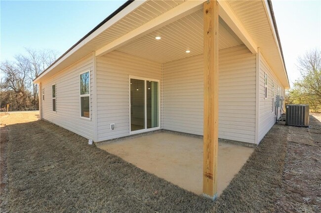 Building Photo - 655 N Genevieve Ave