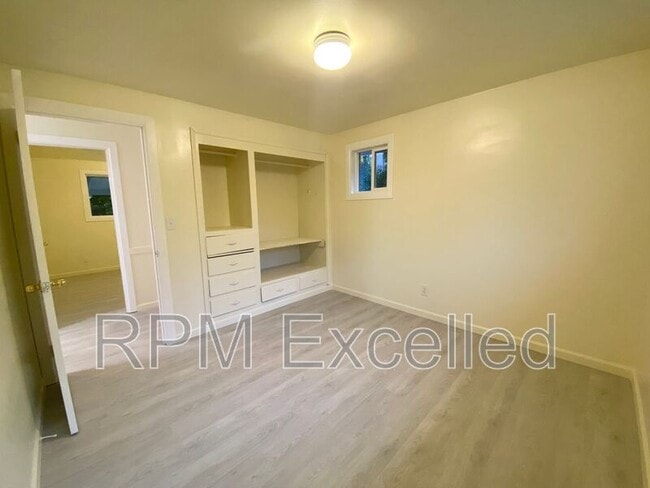 Building Photo - 3216 S 208th St