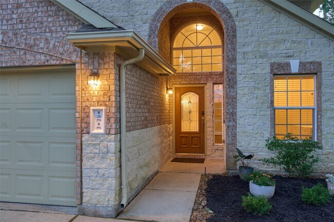 Building Photo - 12515 Lakeshore Dr