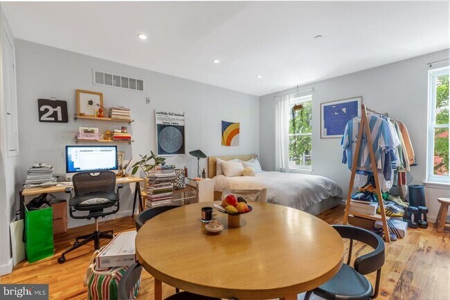 Building Photo - 2049 E Susquehanna Ave