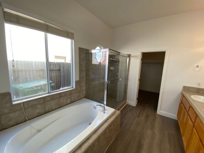 Building Photo - East Elk Grove Home Close to Pleasant Grov...