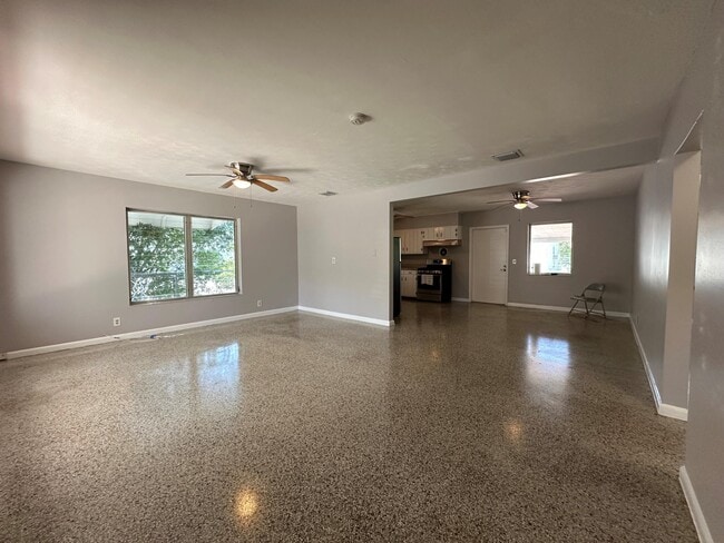 Building Photo - 415 49th St