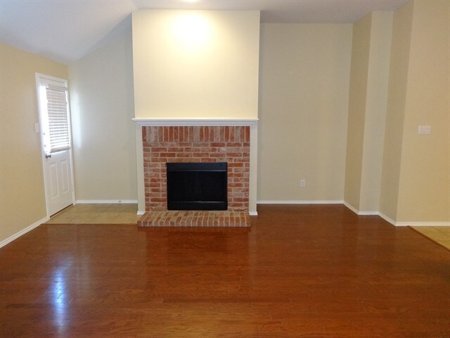 Building Photo - 6317 Pool View Dr