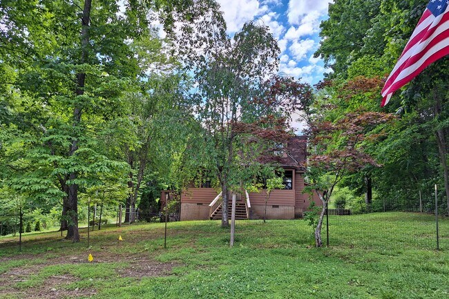 Building Photo - 247 Lakeview Ln