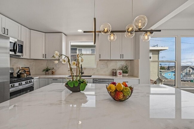 Building Photo - 4730 Melrose Ave