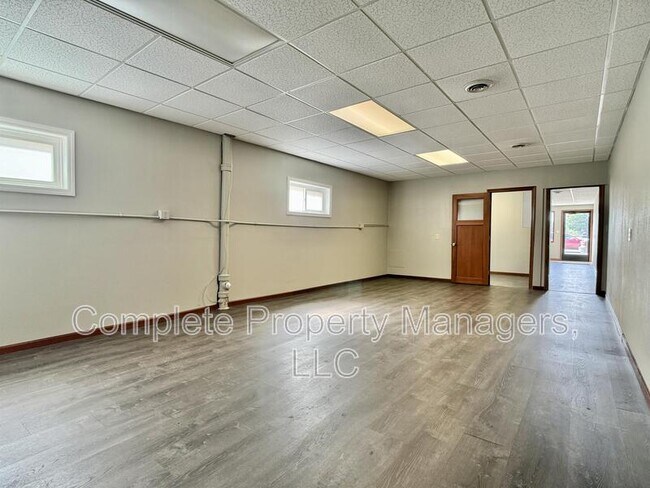 Building Photo - 702 E Main St