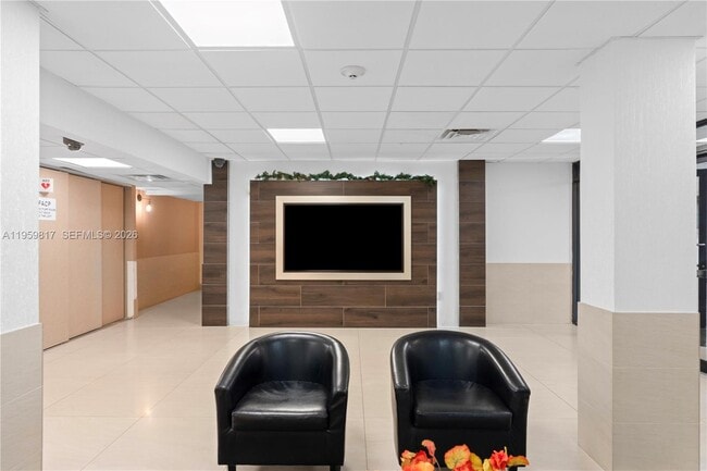 Building Photo - 4164 Inverrary Dr