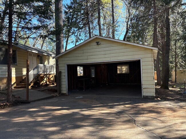 Building Photo - 6218 Leicester Dr