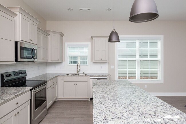 Building Photo - Now Pre-Leasing — Brand-New Luxury Townhomes Near the University of Arkansas! Avail. 8/7/26