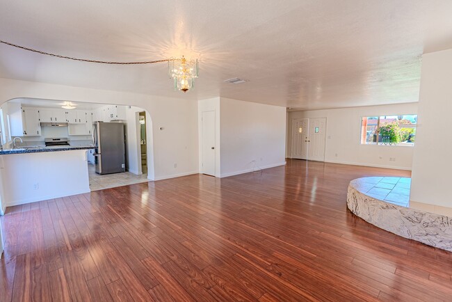 Building Photo - 4 Bedroom 3 bath house with 2 Car Garage