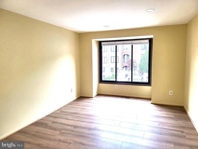 Building Photo - 9668 Brassie Way