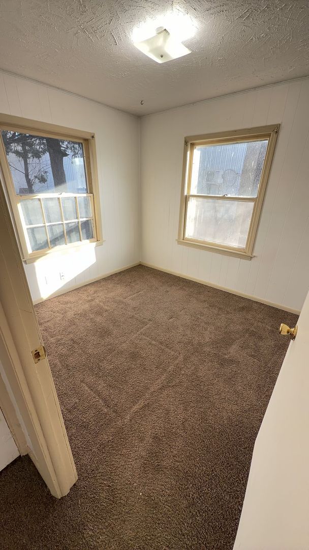 Building Photo - 2 Bedroom, 1 Bathroom House