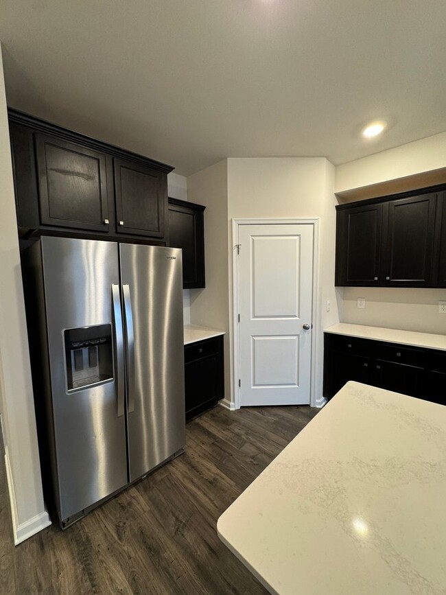 Building Photo - THREE BEDROOM NEW CONSTRUCTION PARKLAND SCHOOLS Townhome