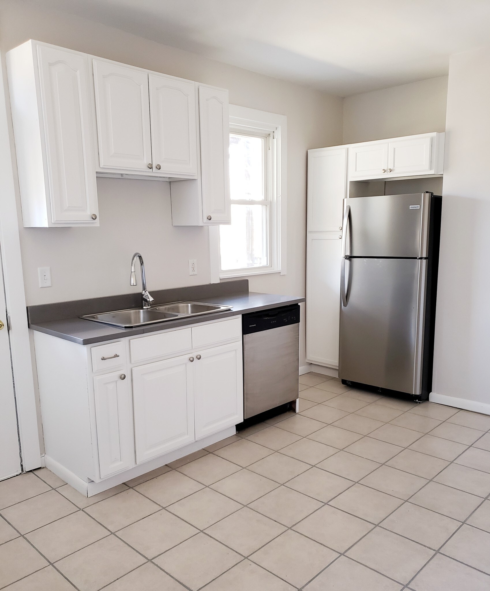 Building Photo - 51 Sterling St