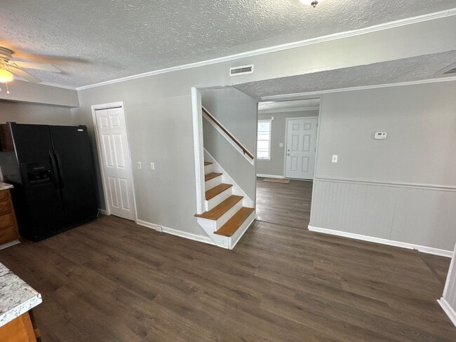 Building Photo - 338 N Skyline Dr
