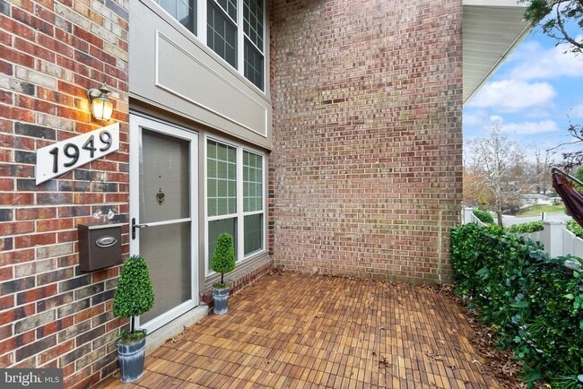 Building Photo - 1949 Kennedy Dr