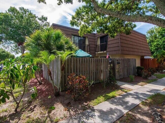 Building Photo - 1166 6th Ave