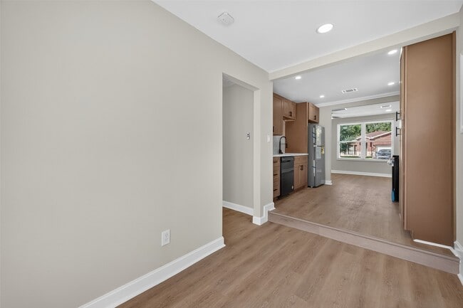 Building Photo - 889 Chas Ln