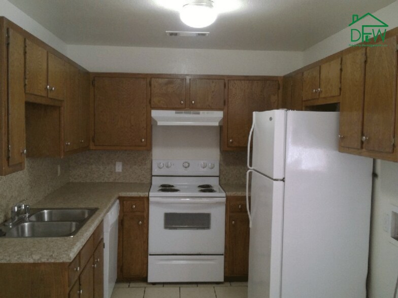 Building Photo - 807 W Walnut St