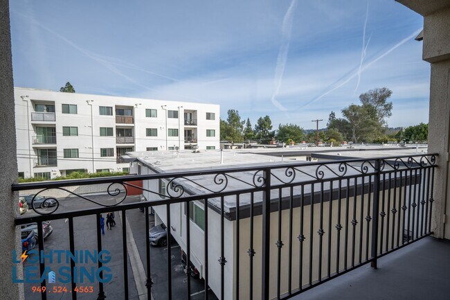 Building Photo - 11927 Kling St