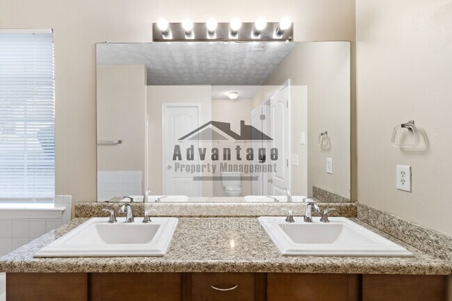 Building Photo - 382 Summer Hill Cir