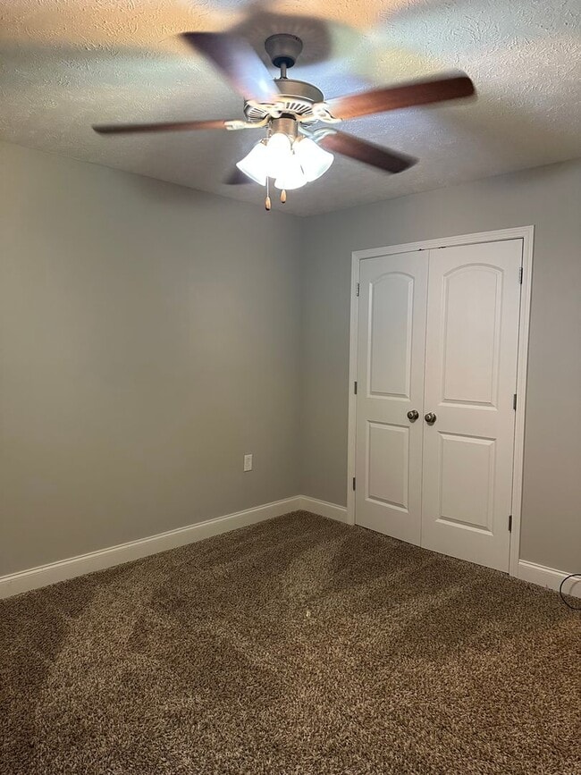 Building Photo - 3 Bedroom, 2 Bath, 2 Car Garage