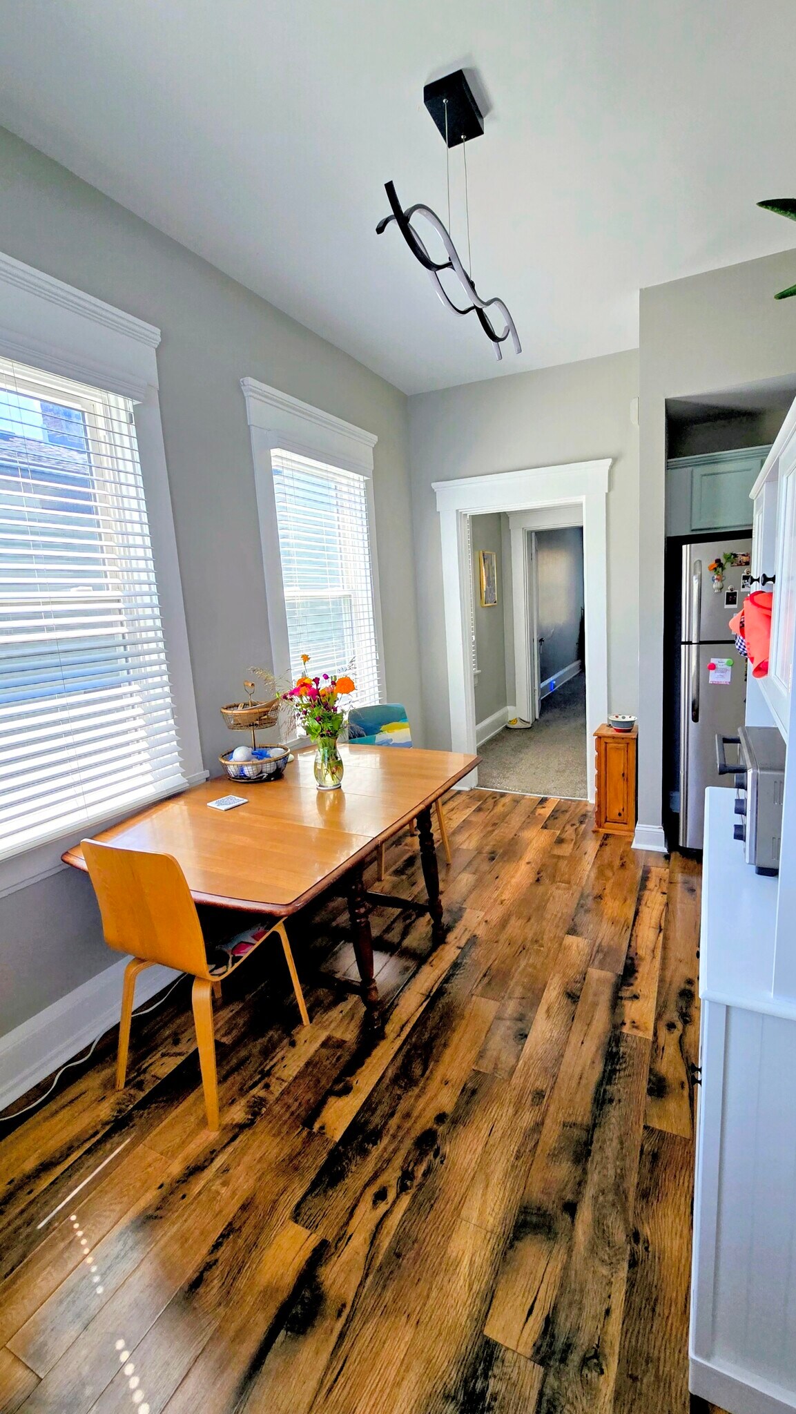 Dining area - 806 Main St