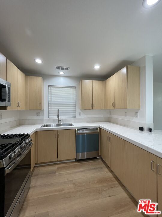 Building Photo - 121 Cancion Way