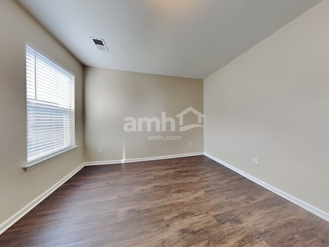 Building Photo - 202 Short Woods Ct