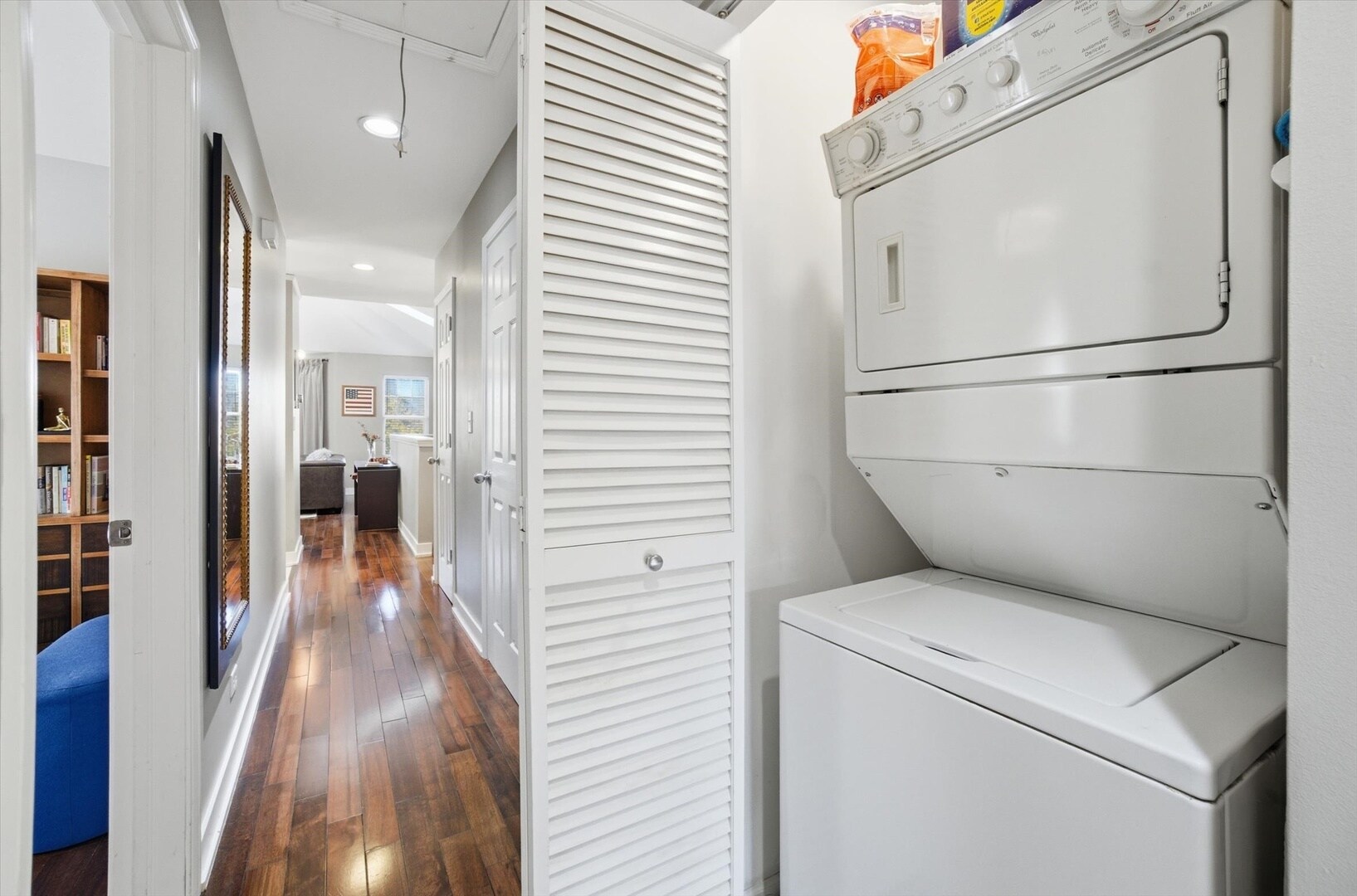 Building Photo - 639 W Elm St