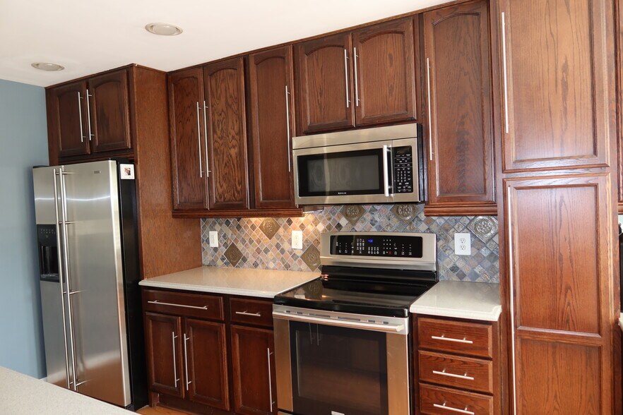 Building Photo - 1717 Ascot Way