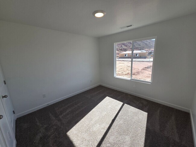 Building Photo - Discover Your Washington Dream Home!