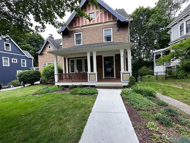 Building Photo - 14 Ashfield St