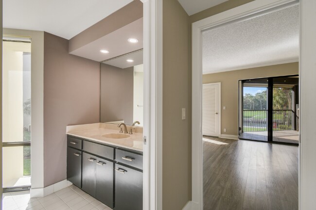 Building Photo - 1117 Marine Way E