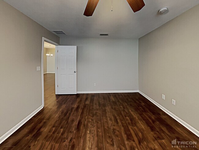 Building Photo - 246 Fort Milton Dr