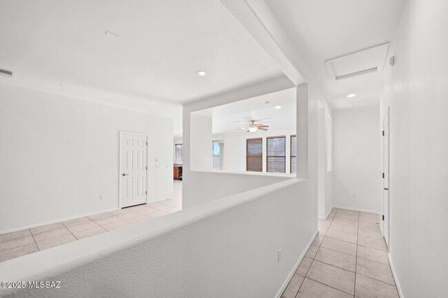 Building Photo - Lovely 4 bedroom, 2 bath home with 2 car garage